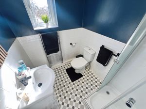 Bedroom 2 en suite- click for photo gallery